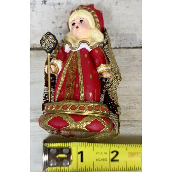 Hallmark 1999 Red Queen Ornament Madame Alexander Series 4 Alice in Wonderland - Picture 9 of 11